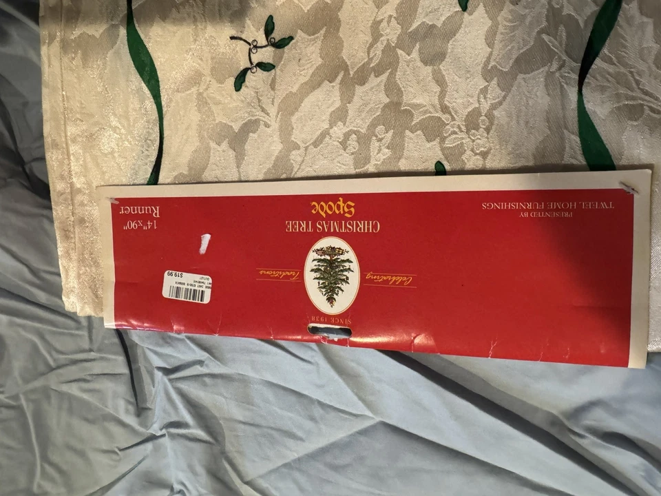 Spode Christmas Tree 14x90 table runner new in original package - Image 3 of 4