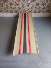 Lit de camp vintage, structure métal, toile rayée beige et orange, housse