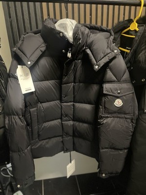 Moncler God Family Maya Größe 3 Grube zu Grube 24 Zoll sehr selten brandneu
