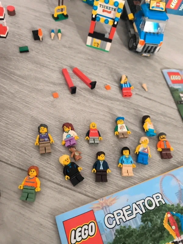 LEGO Creator 10244 Fairground Mixer, foto 2 di 5