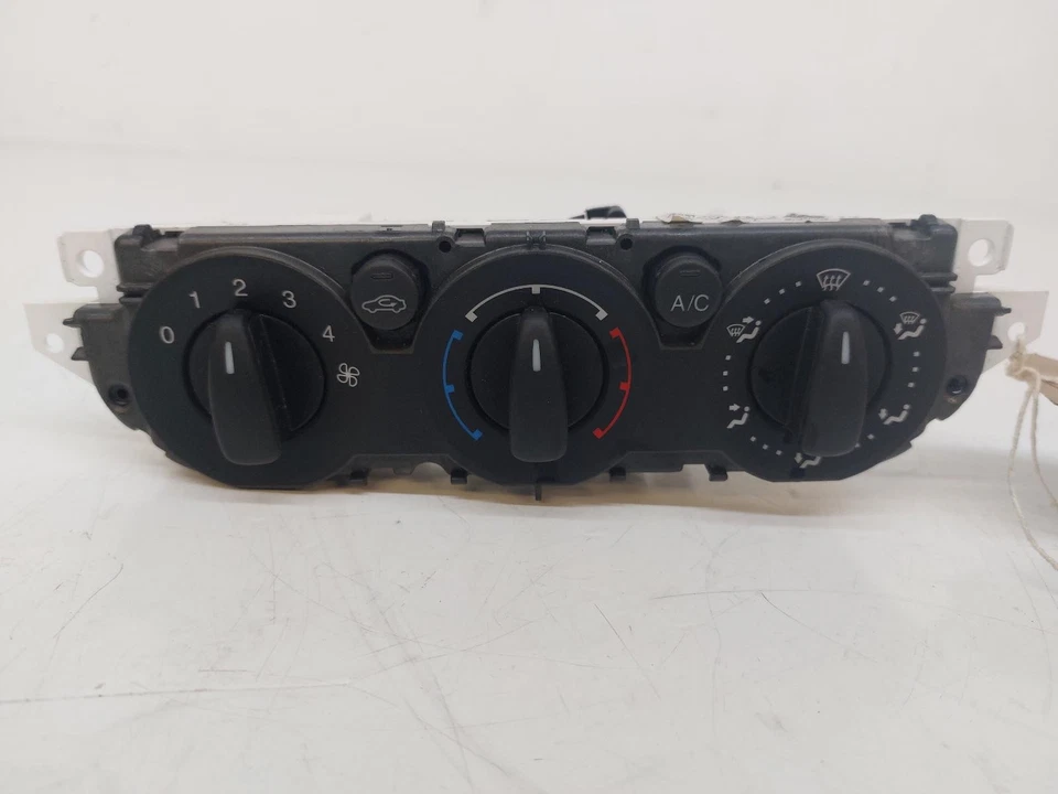 2007 FORD FOCUS Heater Controls For Manual Air Conditioning - Image 2 of 4