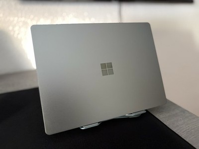 Microsoft Surface Laptop Go 2 Platinum, 12,4 Zoll, Intel Core I5