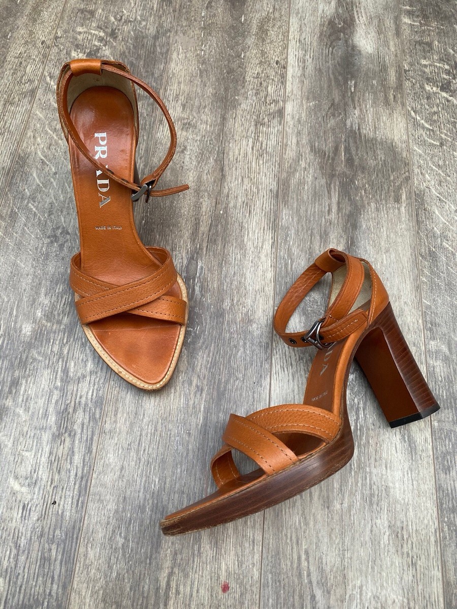 靴 PRADA Leather Strap Heels Prada women's brown two-toned patent leather ankle strap