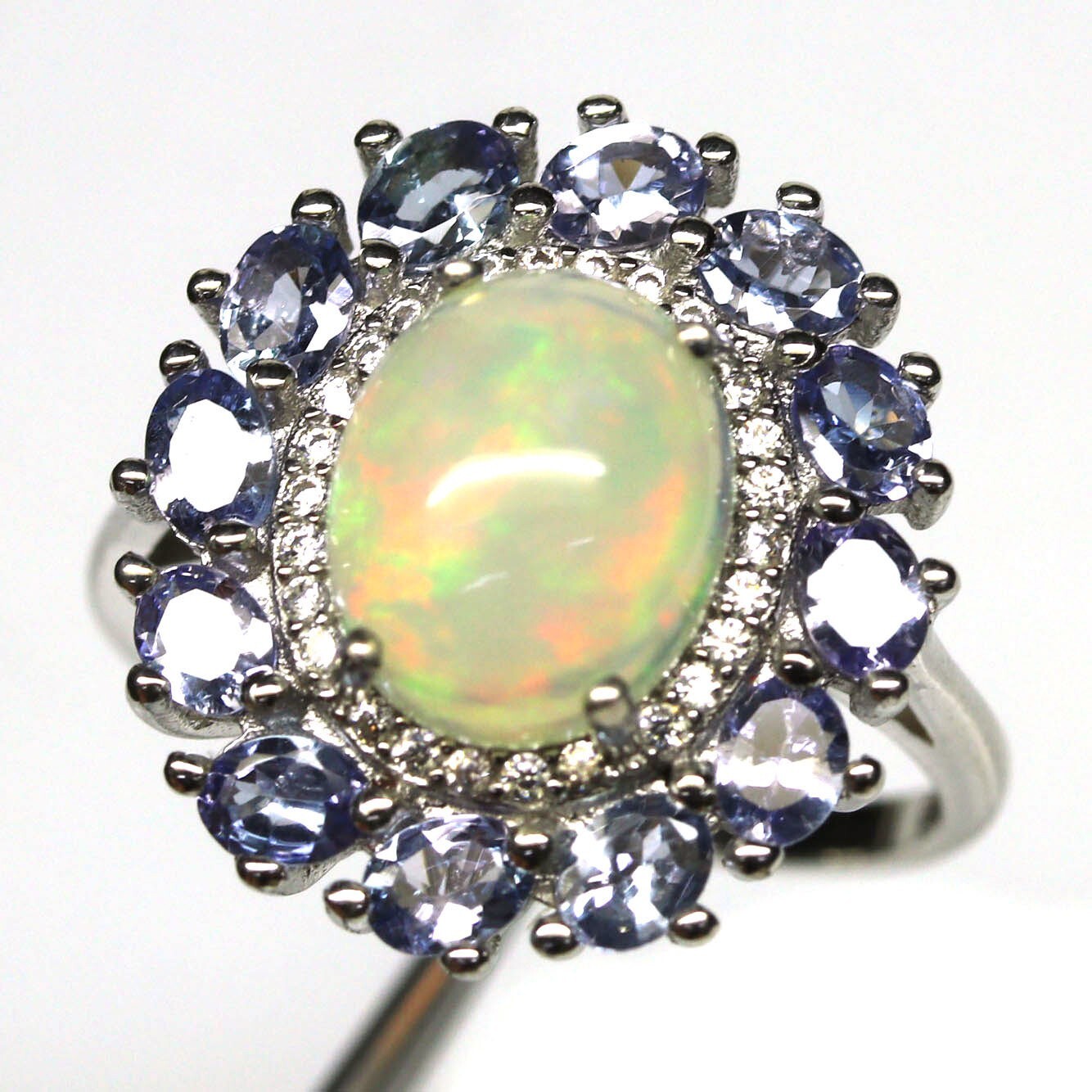 Bague en argent 925 doré à l'or blanc tanzanite véritable et éclats de zircons