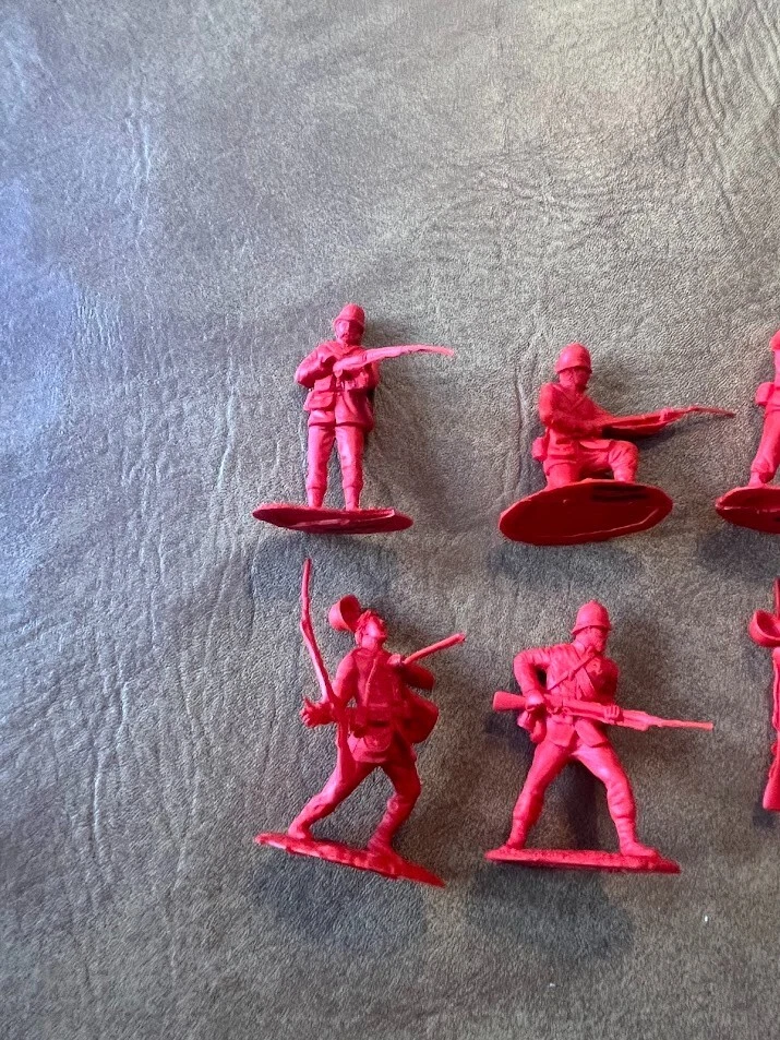 CONTE COLECCIONABLES BRITÁNICO 24 PIES SET 16 FIGURAS ROJO Foto 3 de 4