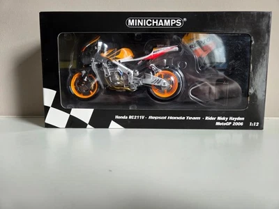 Minichamps 1/12 Repsol Honda RC211V N. Hayden - World Champion 2006 - 122061069 - Photo 1/4