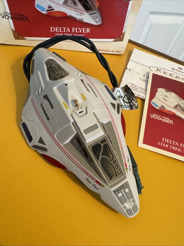 Hallmark Keepsake Ornament Star Trek Voyager Delta Flyer Light & Voice 2002