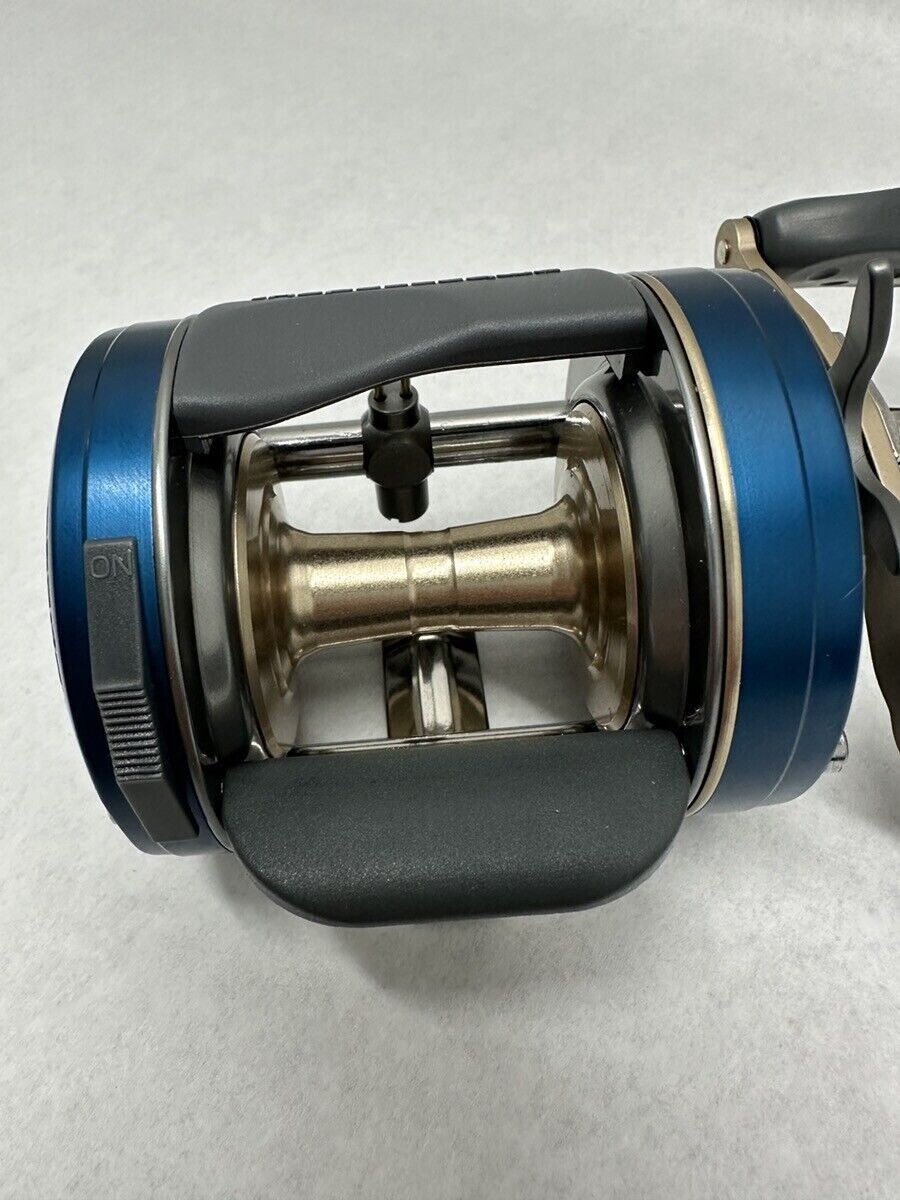 Abu Garcia Ambassadeur 6600C4 Baitcaster Classic Round Reel Right-Handed 6.3:1