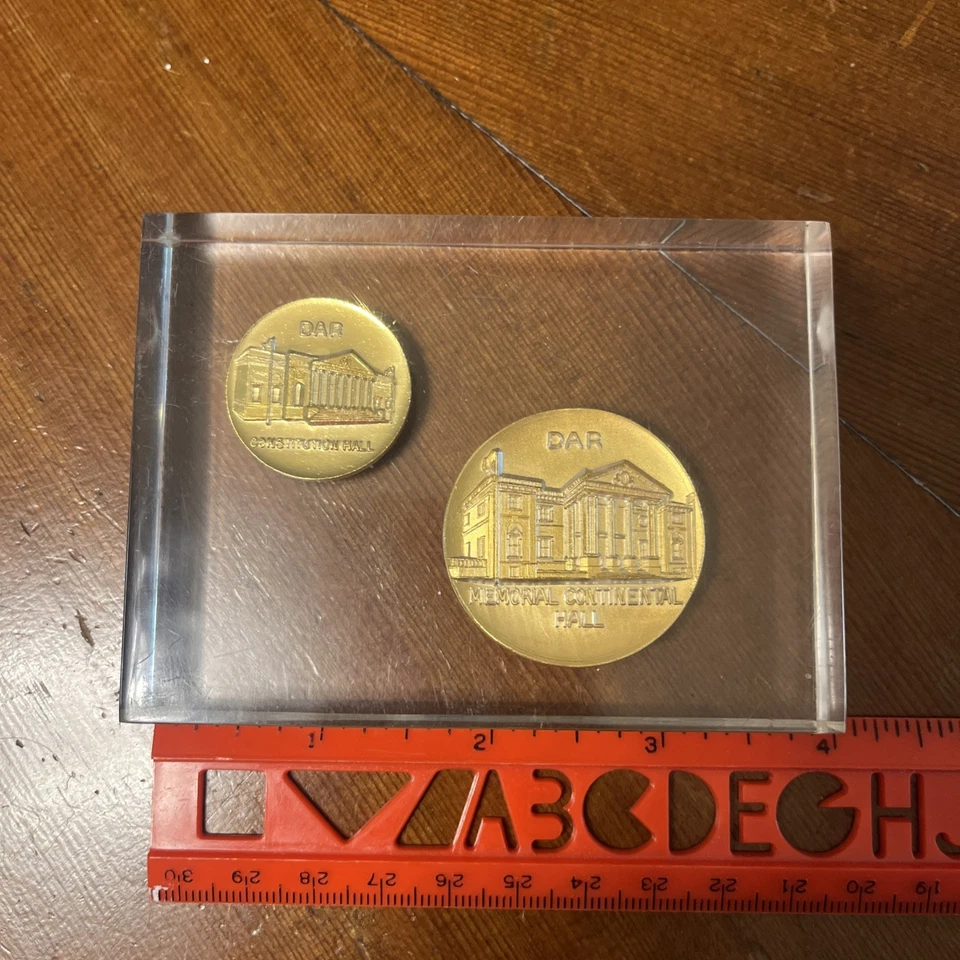 NSDAR Memorial Continental Hall Daughters American Revolution Lucite Coins - Image 4 of 4