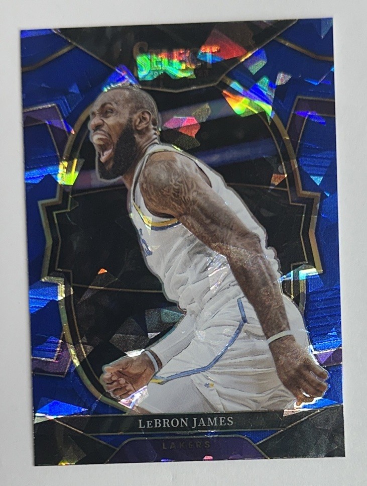 2022-23 Panini Select Blue Cracked Ice Lebron James #26