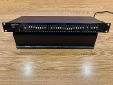 Ecualizador gráfico de sonido de audio SoundTech ST-31EQ de 1 canal para montaje en rack de 19"