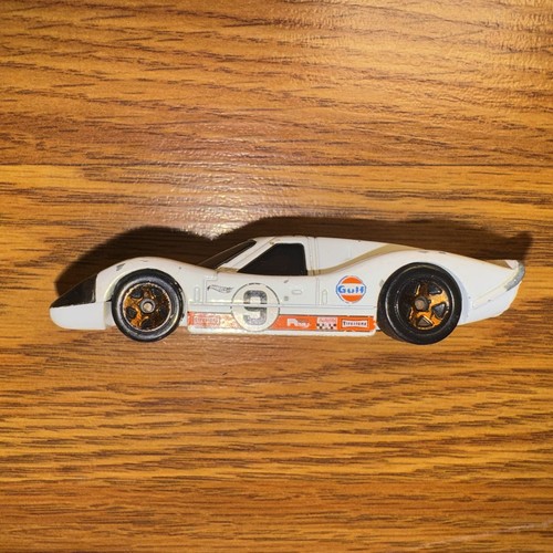 Ford GT40 MK.IV GULF 2022 Hot Wheels #58 Retro Racers 4/10 '67 blanco con cobre 5 velocidades - Imagen 2 de 4