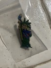 VINTAGE MISS PIGGY STATUE OF LIBERTY NY RANGERS HOCKEY PIN🔥 RARE — photo 3
