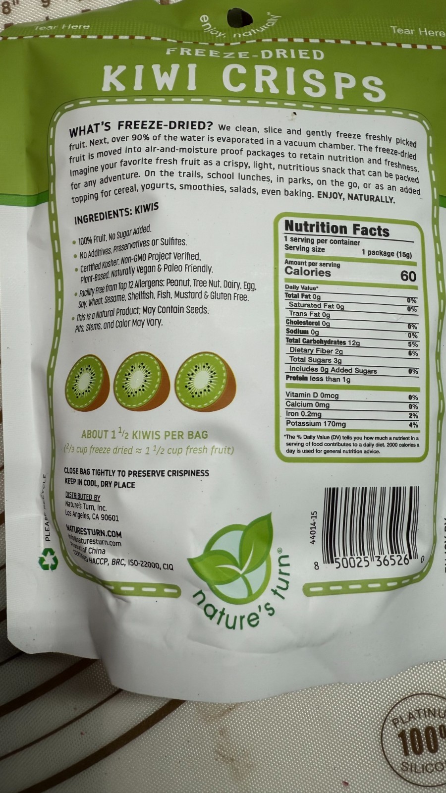 White chocolate mixed Strawberry powder & Raspberry Kiwi Cashews  inside 2*35g.