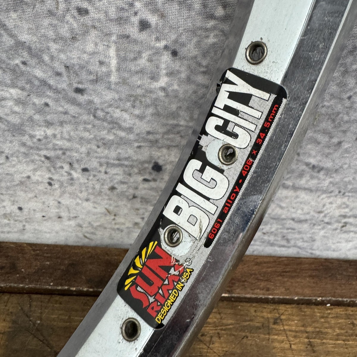 パーツ SUN RIMS BIG CITY Lite BMX RIM 36h VIntage Sun Big City 20in BMX Rim 36H 406x34.5mm Chrome DENT