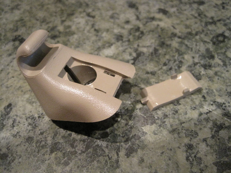 Зажим на козырек Pontiac G6 Chevrolet Malibu желтовато-коричневый от оригинального производителя - Изображение 2 из 3