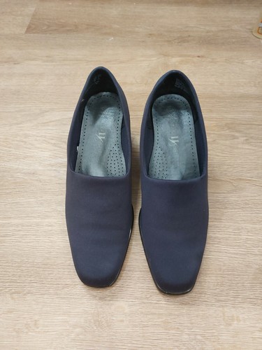 wide width blue heels