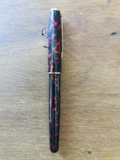 Stylo plume or Parker Sonnet France laqué marbré rouge et noir P576
