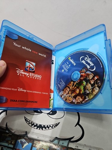 The Muppets Blu-ray + DVD + Slipcover Amy Adams 2012 Disney Movie 2-Disc Edition - Picture 4 of 8