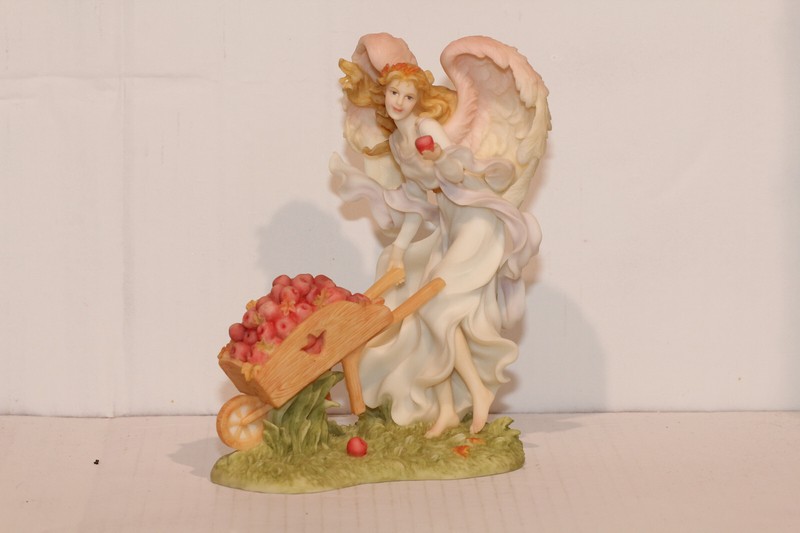 Seraphim Classics "Paige, Fall Harvest" Angel #84902, 2003 Limited Edition #123