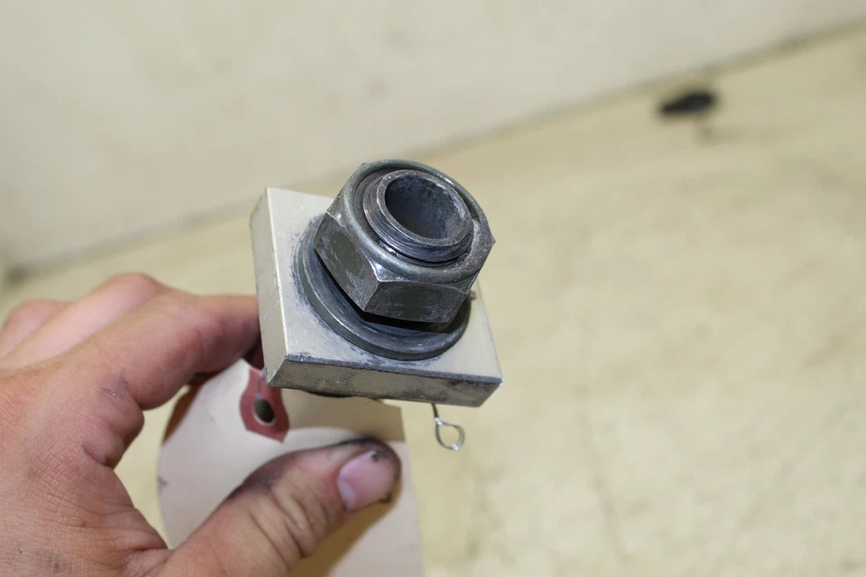 YAMAHA YZF R1 R1S R6 R6S EJE TRASERO LLANTA PIVOTE PERNO EJE C20X Foto 3 de 4