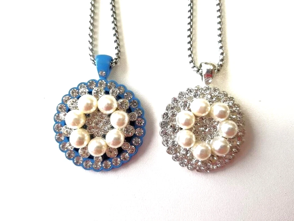 Pearl Pendants in Resin on 25" Tarnish Free, Stainless-Steel Venetian Chain - Image 3 of 3