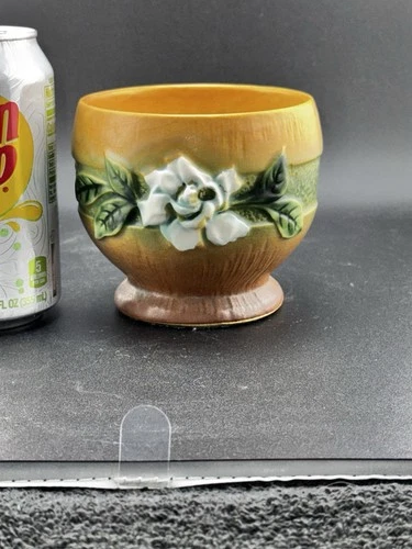 Roseville Tan Gardenia Vase 657-3” Excellent Mint Condition.