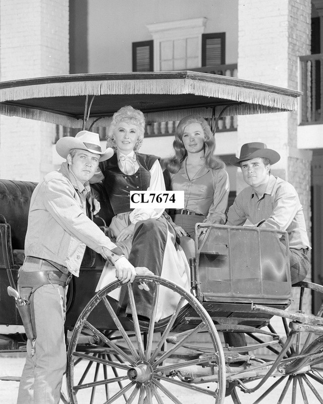 Lee Majors, Barbara Stanwyck, Linda Evans, Charles Briles in TV 'The Big Valley'