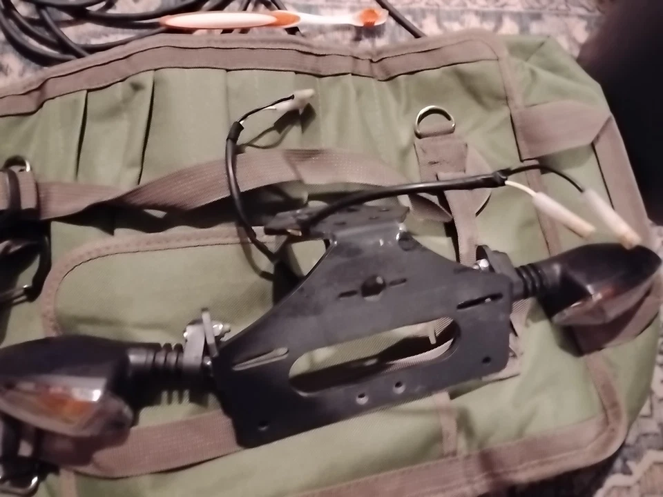 23-24 TRIUMPH STREET TRIPLE 900 INTERMITENTES DELANTEROS IZQUIERDO DERECHO LUCES INDICADORES Foto 3 de 4