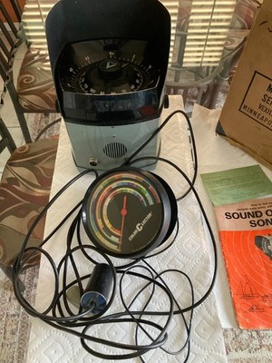 Vintage Vexilar 120 sound off sonar model NJA-5013CV. powers on but untested