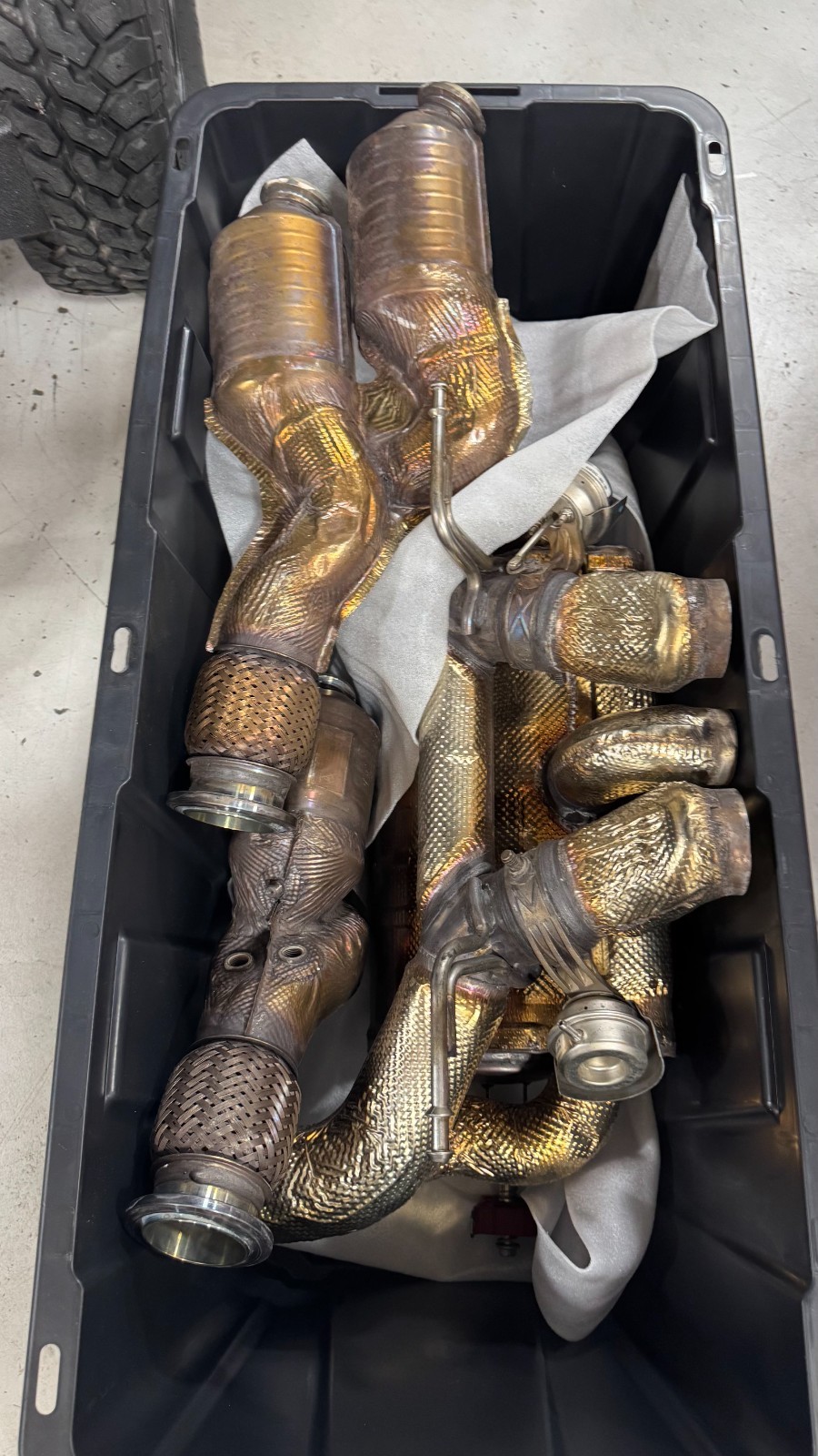 Lamborghini Aventador S - OE Genuine 3PC - Muffler, Tips and CATS included 