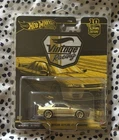 Nissan Skyline GT-R BNR32 Chase Gold Vintage Racing Hot Wheels Premium  Diecast