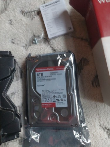Western Digital WD 8TB Red Pro NAS SATA HDD Internal Hard Drive - Photo 5/5