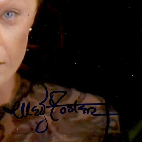 Star Trek Deep Space Nine MEG FOSTER as Onaya SIGNED 8x10 Photo with COA - Picture 3 of 4
