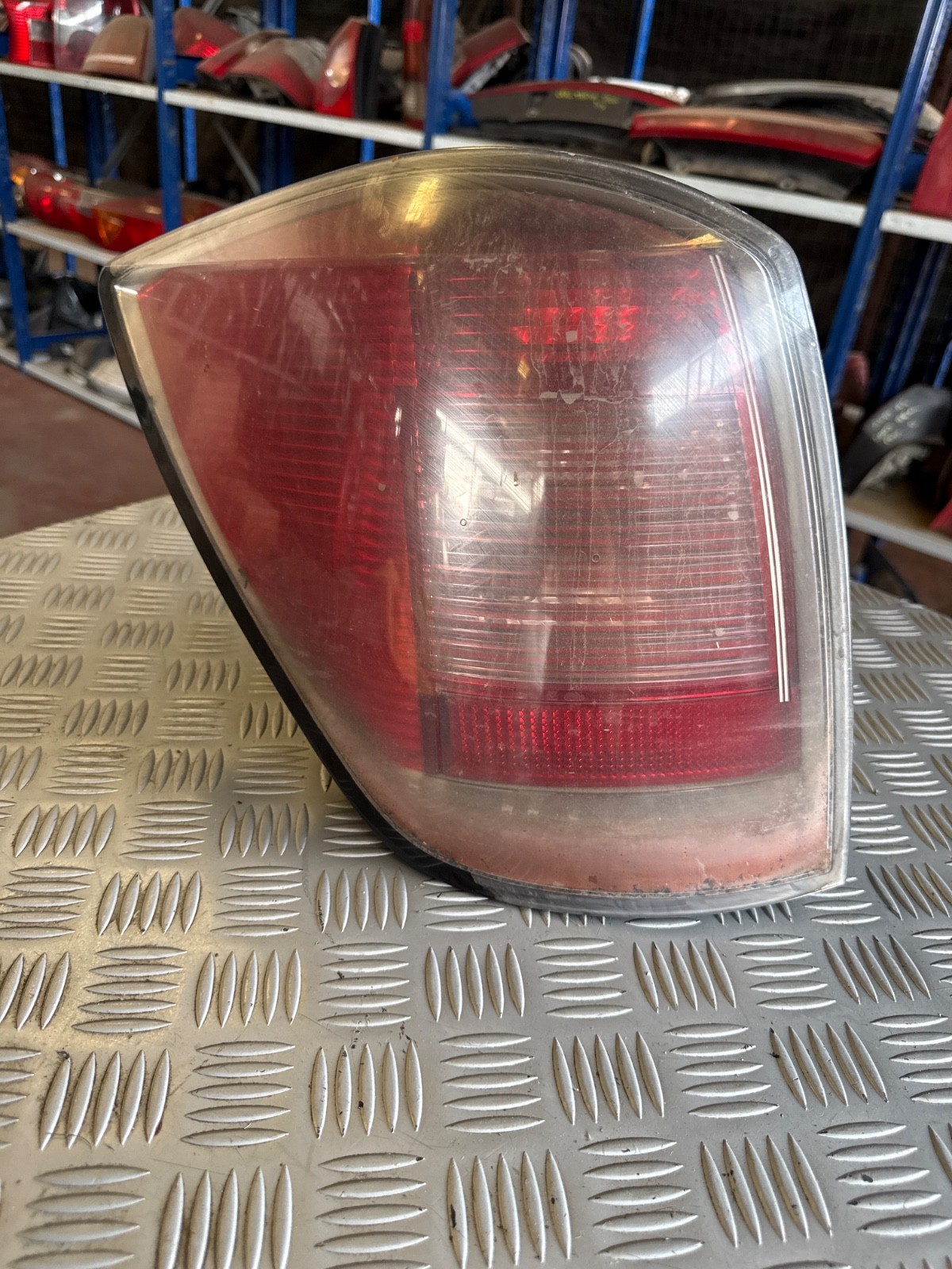 faro posteriore sx opel astra 2004