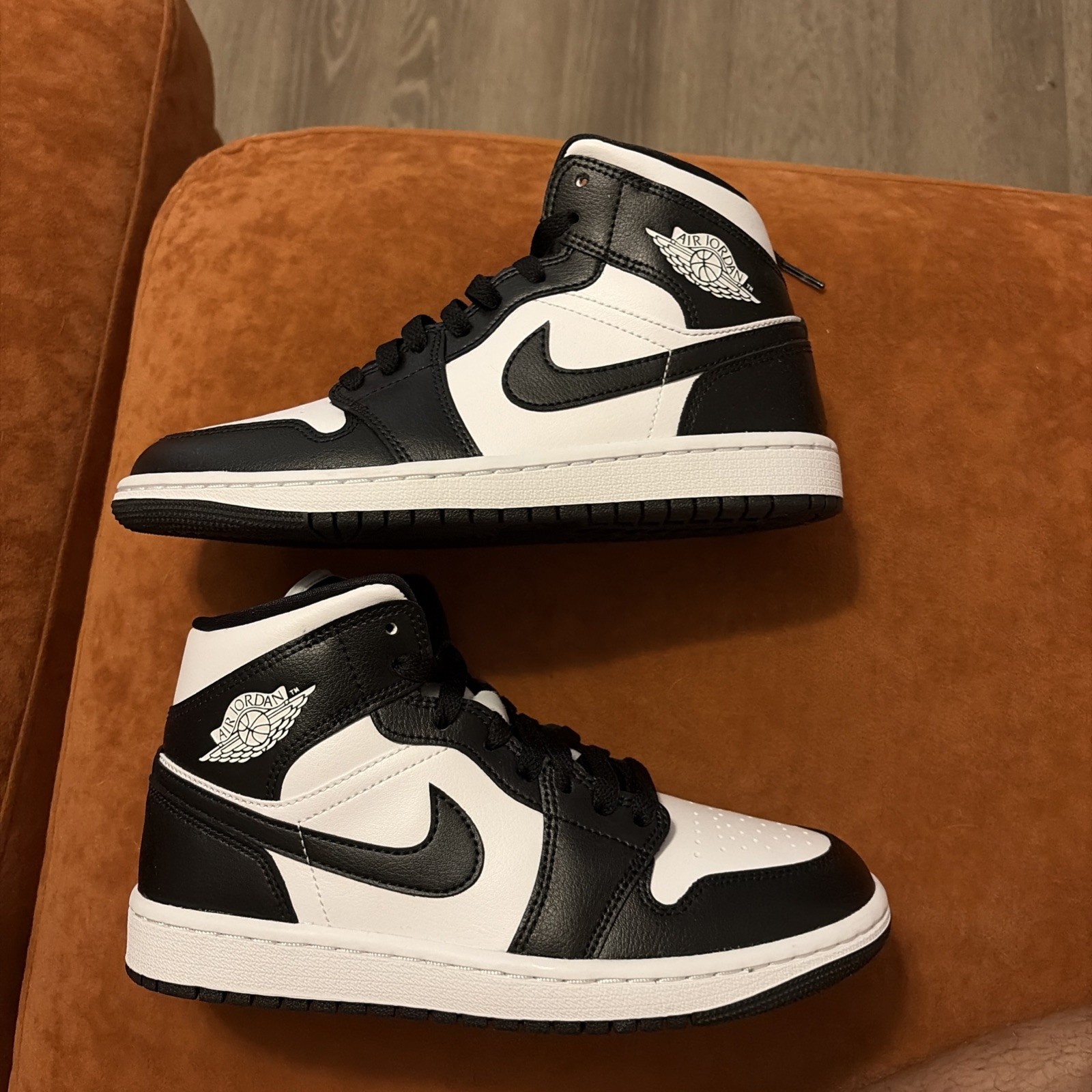 Nike Air Jordan 1 Mid White Black 