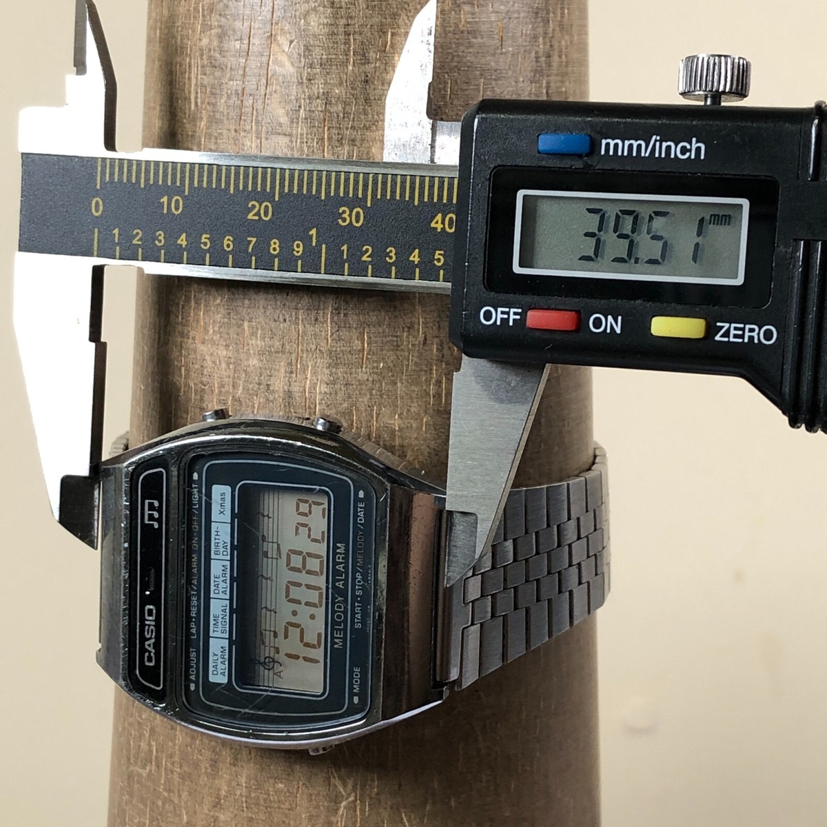 Vintage Casio Men M-1230 Melody Alarm Musical Quartz Digital