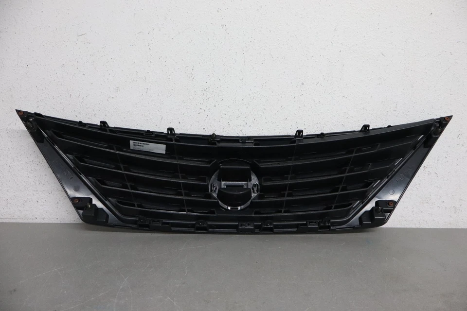 2012 2014 NISSAN VERSA FRONT UPPER GRILLE - Image 4 of 4