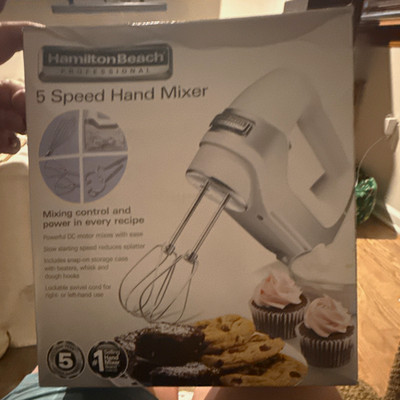 Hamilton Beach Professional 62659E 5-Speed Hand Mixer White w/Case & Attachments