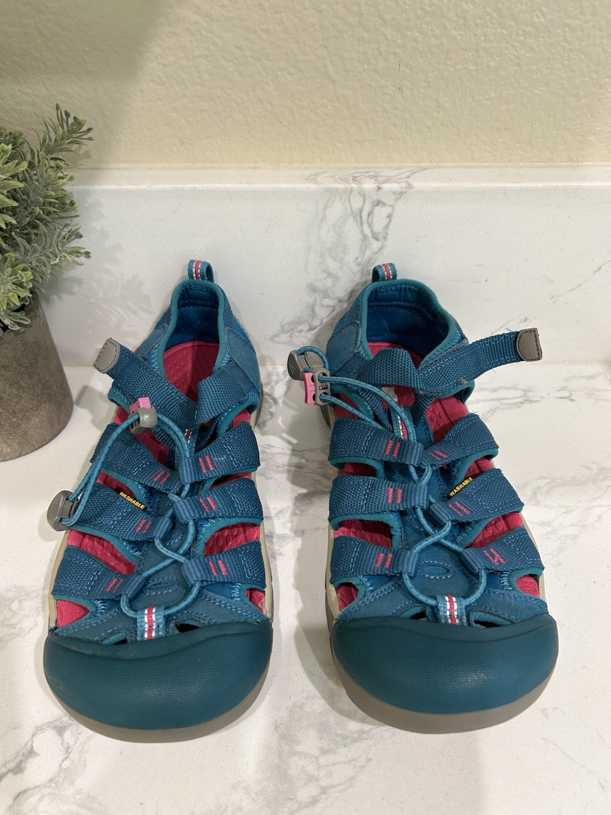 Sandali sportivi da trekking Keen Newport H2 blu e rosa grandi per bambini taglia 4 US 36 EUR