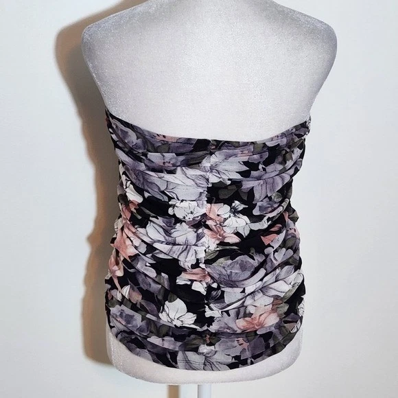 Blusa sin tirantes floral negra Honey Punch nueva con etiquetas talla mediana acanalada sin tirantes Foto 4 de 4
