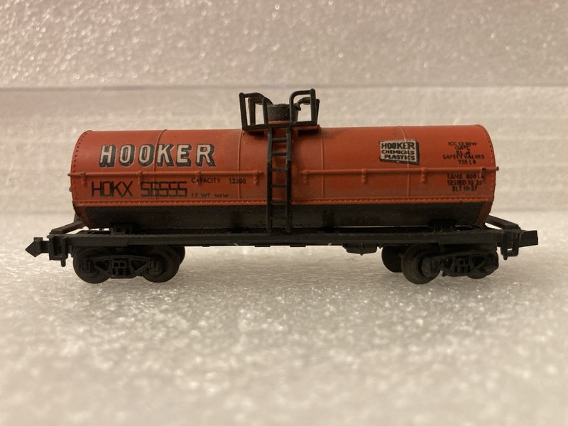 AHM N Scale - Tank Car Hooker 56555 - 12221-U2837-1026