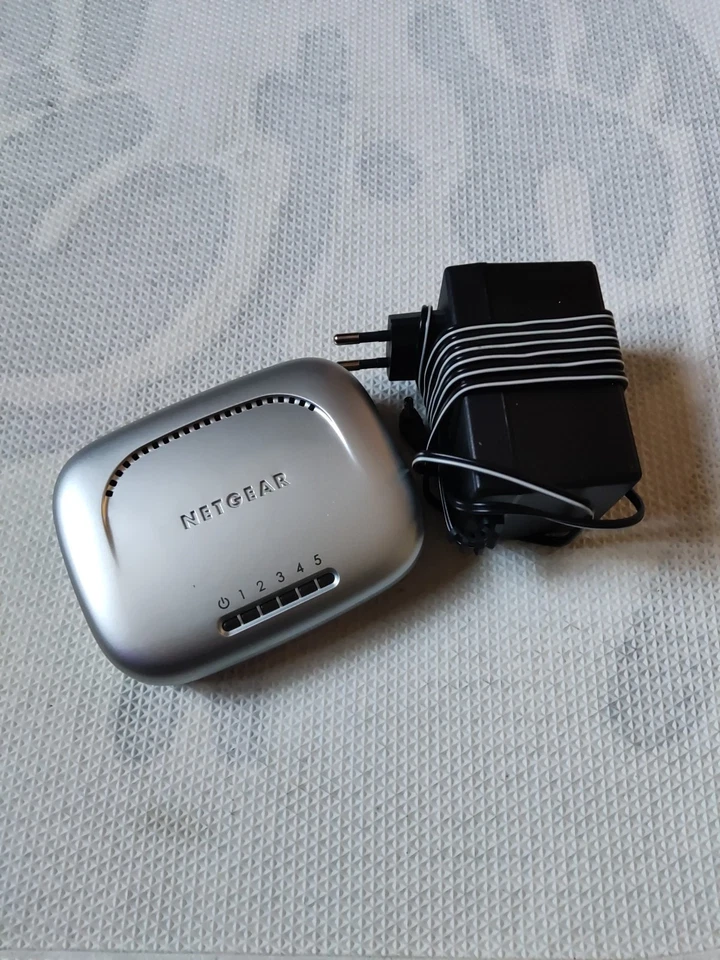 NETGEAR FS605 V2 FAST ETHERNET SWITCH 5-PORTS 10/100 MBPS Top Zustand