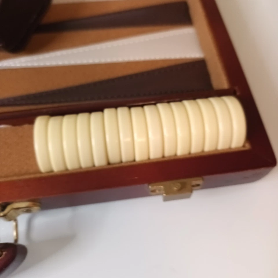 Pavilion Backgammon Set in Wooden Case - Complete - Toys r us - Image 3 of 4