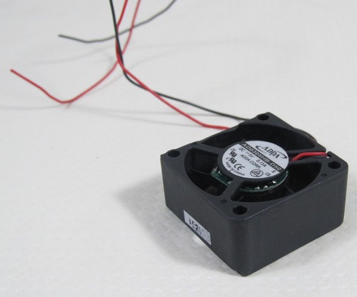 10pcs mini DC Cooling Fan ADDA AD0305HB-D50 30x30x15mm 3015 DC 5V 0.13A 2 wire - 第 2/3 張圖片