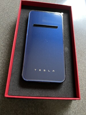 Tesla Wireless Phone Charger 2.0 青 Tesla Wireless Portable Charger 2.0 Blue Cell Phone Charger
