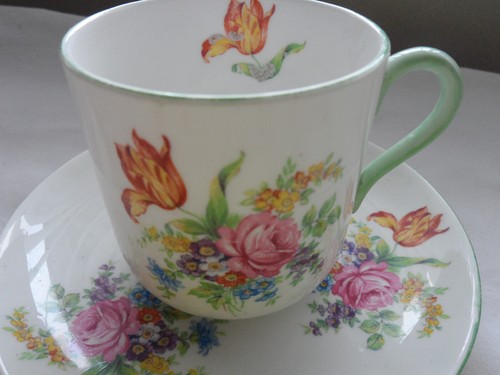 A Vintage Shelly England Cup & Saucer Pattern 13426 Hand Painted - Picture 2 of 5