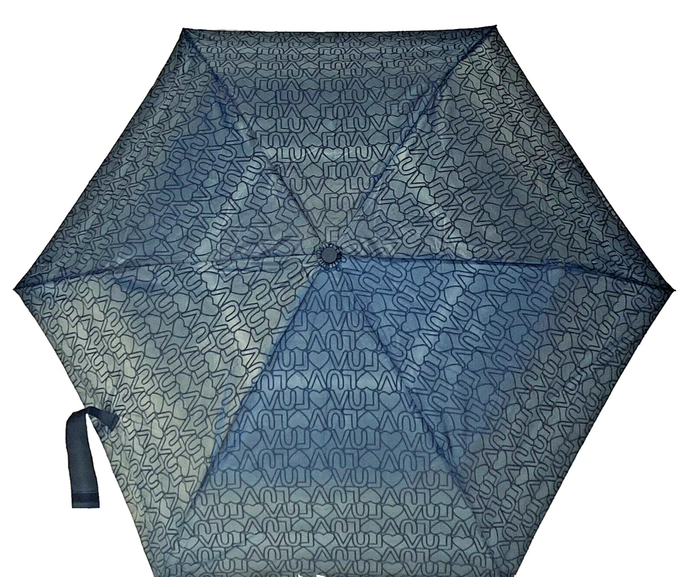 BETSEY JOHNSON All Over LUV HEARTS Travel Umbrella Auto Open 42" Coverage - Image 2 of 4