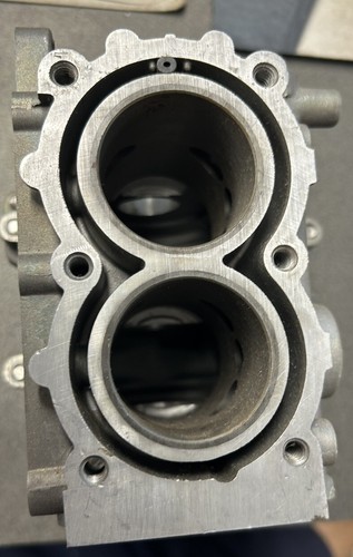 BLOQUE DE CILINDROS Y CÁRTER Fueraborda Johnson Evinrude 3HP 4HP (años 80-90) - Imagen 3 de 3