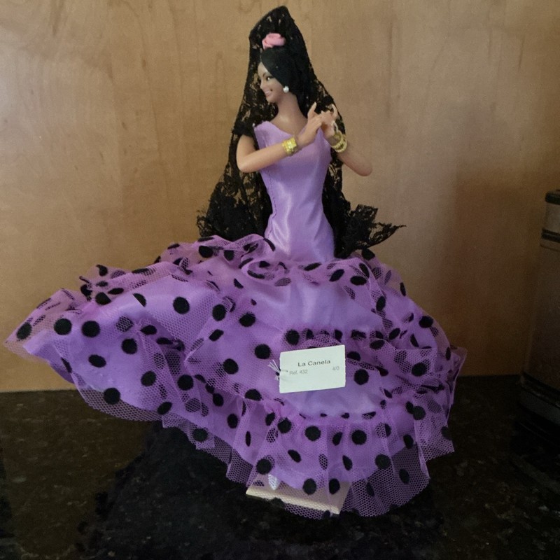 Marin Chiclana Flamenco Dancer Woman Figurine Purple Polka Dot Dress Black Veil